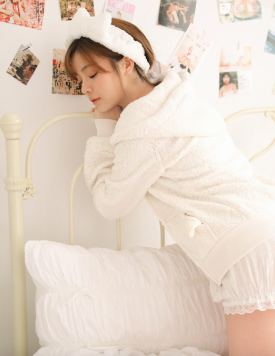 95后甜美清新美女居家服照写真图片 7